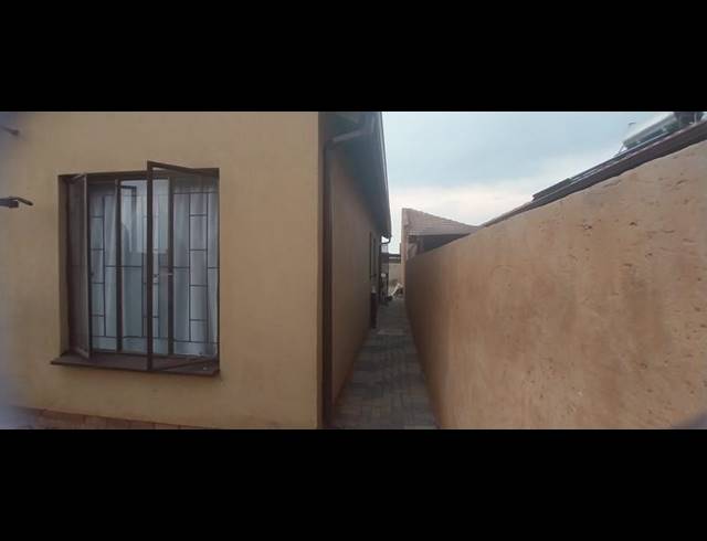 3 BEDROOM HOUSE FOR SALE IN SOSHANGUVE VV